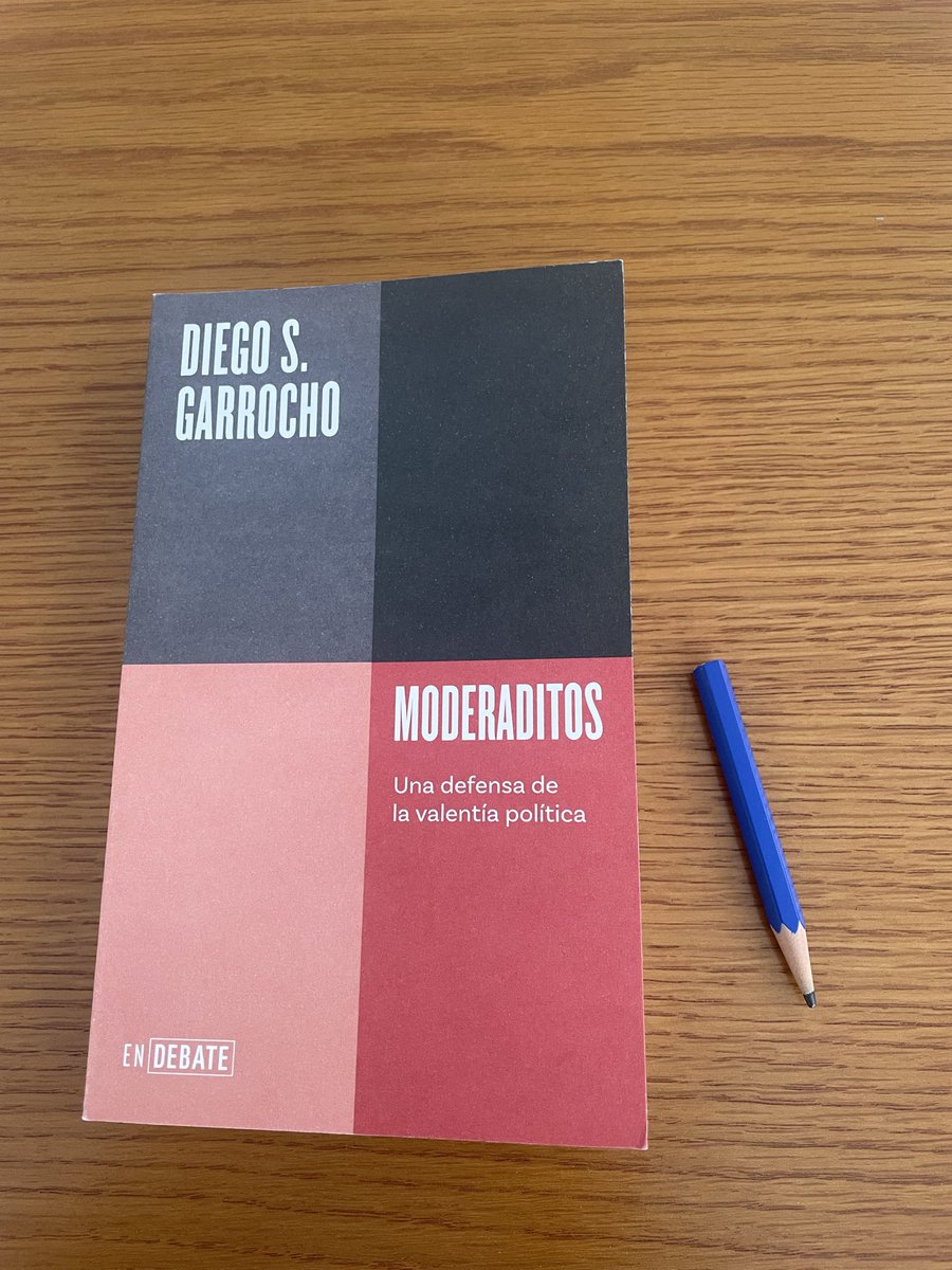 AndresRubioM's tweet photo. Excelente este librito -lo digo por el tamaño, no por su calidad- de @GarrochoS. Se lee de un tirón con mucho aprovechamiento y me duele el cuello de tanto asentir 😅. https://t.co/FE3PPXUFQN