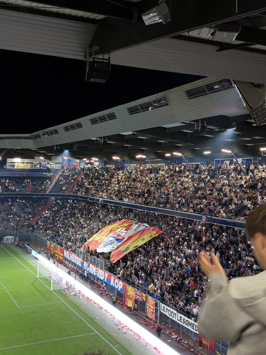 dimvl9's tweet photo. des fois je me demande ce que serait ce public en coupe d’europe… #ligue3 https://t.co/utGtyHGpr0