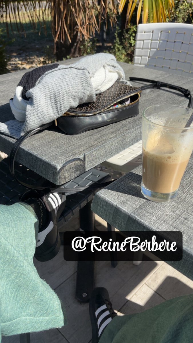 reineberbere0's tweet photo. En détente mes pvpvtes 👸🏻🇩🇿🥰
Qui me rejoins une fois rentrée ? 😈⛓️
Au passage avale +15 L0ser 💸
#Findom #PayPig #CashSlave #Domina #Reine #Feetgirl #Soumis #Gynarchie #FemD #Sissy #Cuckold https://t.co/vxluFExWGn