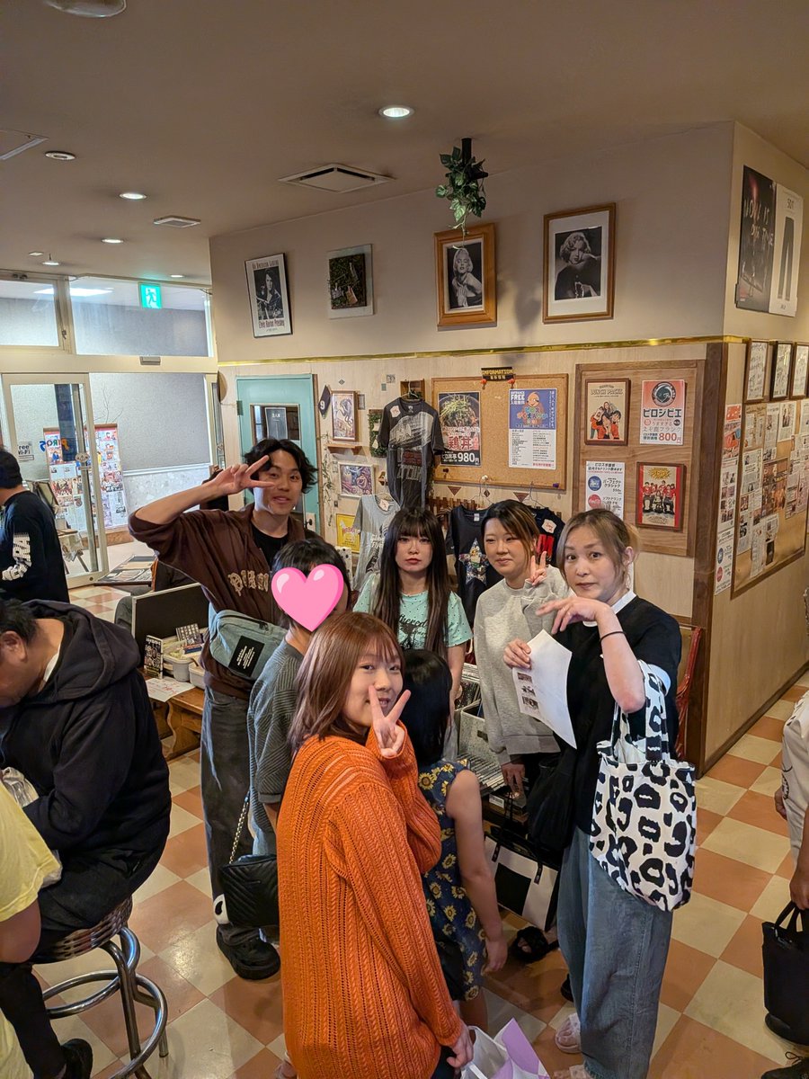 NESAN_PIROS's tweet photo. お休みのクルーも沢山遊びに来てくれたし嬉しかったなぁ♪
エリカちゃんは朝からずっとキッチン頑張ってくれて帰りはこのやりきった?顔😆ｶﾜｲｲﾈ♡

#カラオケピロス #ピロス学園祭 https://t.co/raqUR1Hxxe