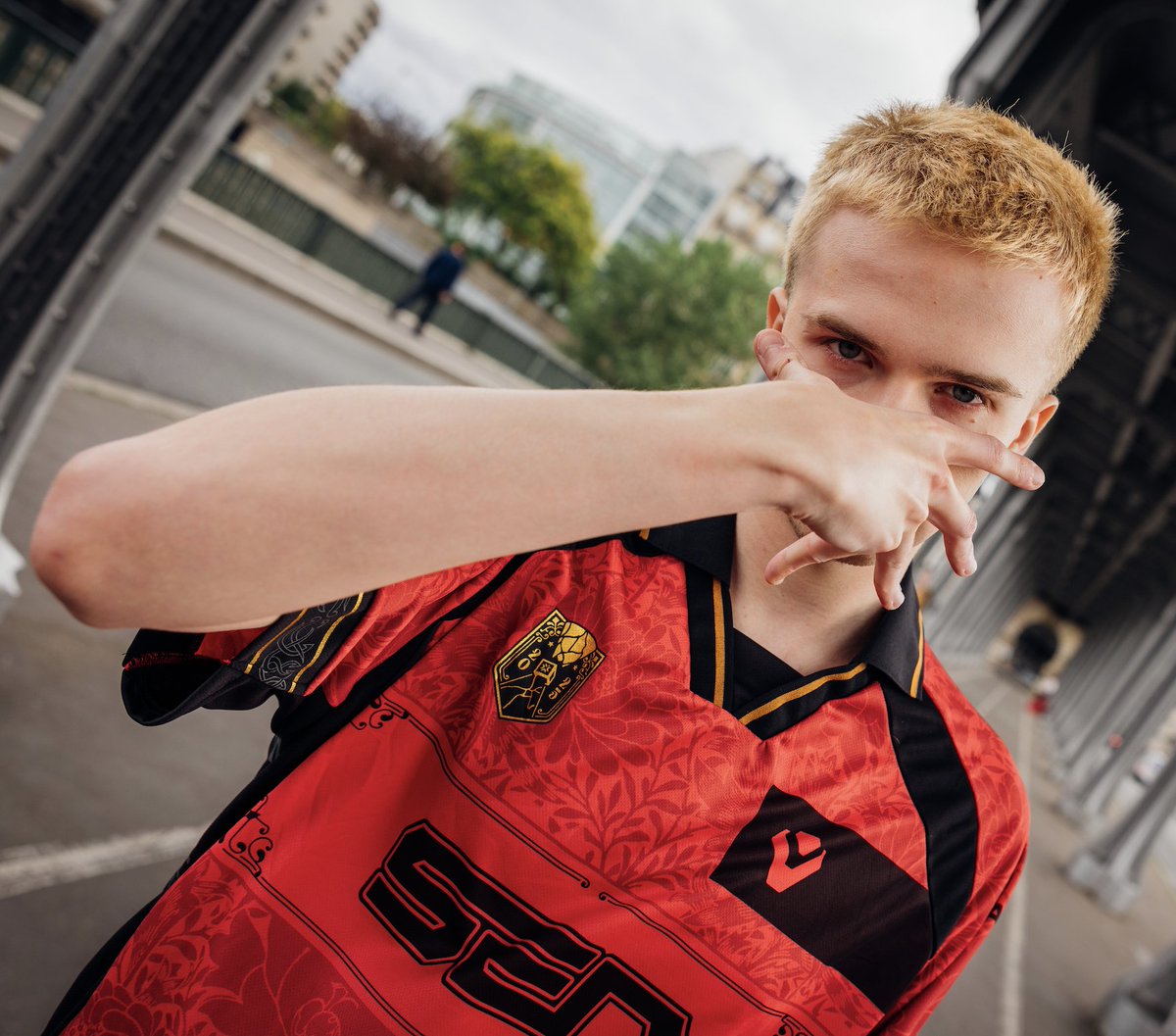 ValorantEsports's tweet photo. Different team. Same goal. #VALORANTChampions https://t.co/F8oWRnPyKH