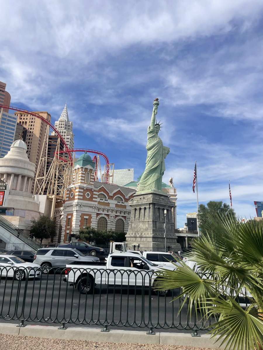 Littlebits0523's tweet photo. Made it to Vegas for #fml2026 https://t.co/GFSRM008Zh