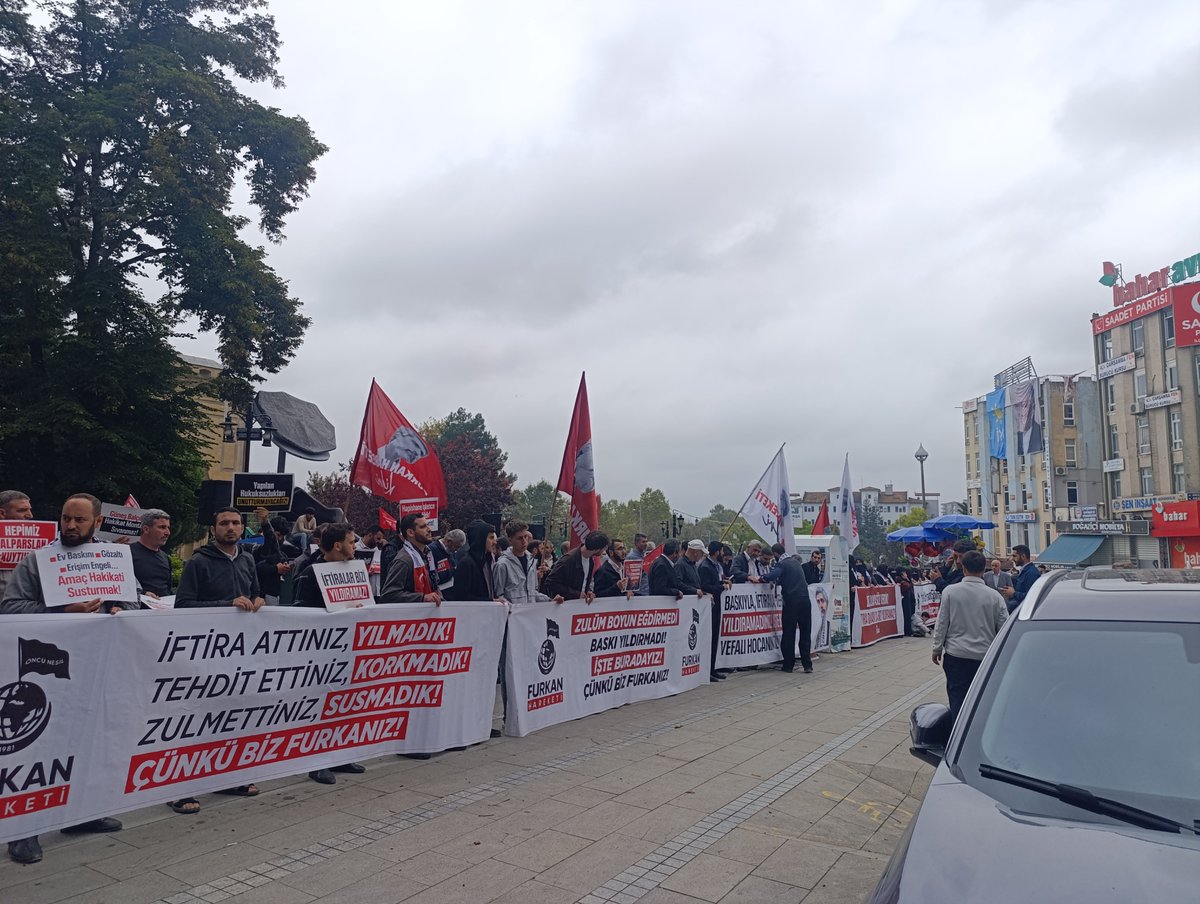 adyfrknhareketi's tweet photo. Furkan Hareketi gönüllüleri olarak Samsun Çarşamba Meydanı'ndayız!

Semra Kuytul Hocahanım’ın açık görüşü vesilesiyle bir araya gelerek yaşanan haksızlıkları ve zulmü Çarşamba halkına duyuruyor, herkes için adalet istiyoruz.

 #Adaletİstiyoruz #FurkanHareketi https://t.co/pSz0mMvwQF
