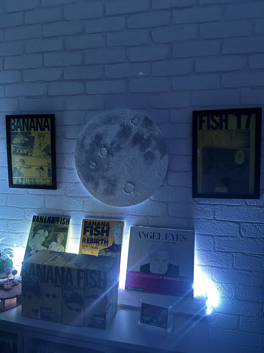 TENten___96's tweet photo. 実は度々登場してるこのお部屋に飾ってる月は私の手作りです🌕⟡.·*.
頑張ってお絵描きしました🎨 https://t.co/KWdFYD4zRT