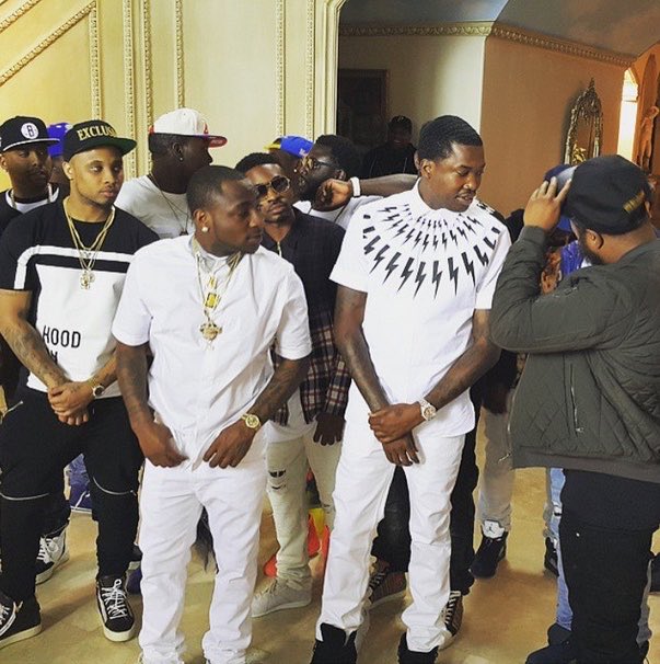Moweyyyy184273's tweet photo. 2015 THROWBACK: Davido and Meek Mill on set for the “Fans Mi” music video in Los Angeles. 🐐🔥 https://t.co/4NpehMaTv4