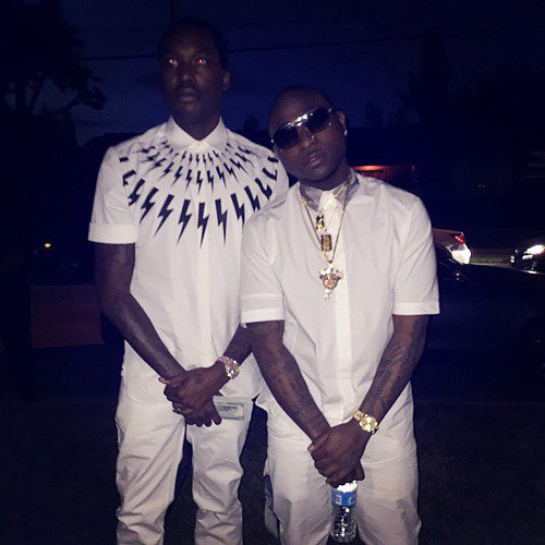 Moweyyyy184273's tweet photo. 2015 THROWBACK: Davido and Meek Mill on set for the “Fans Mi” music video in Los Angeles. 🐐🔥 https://t.co/4NpehMaTv4