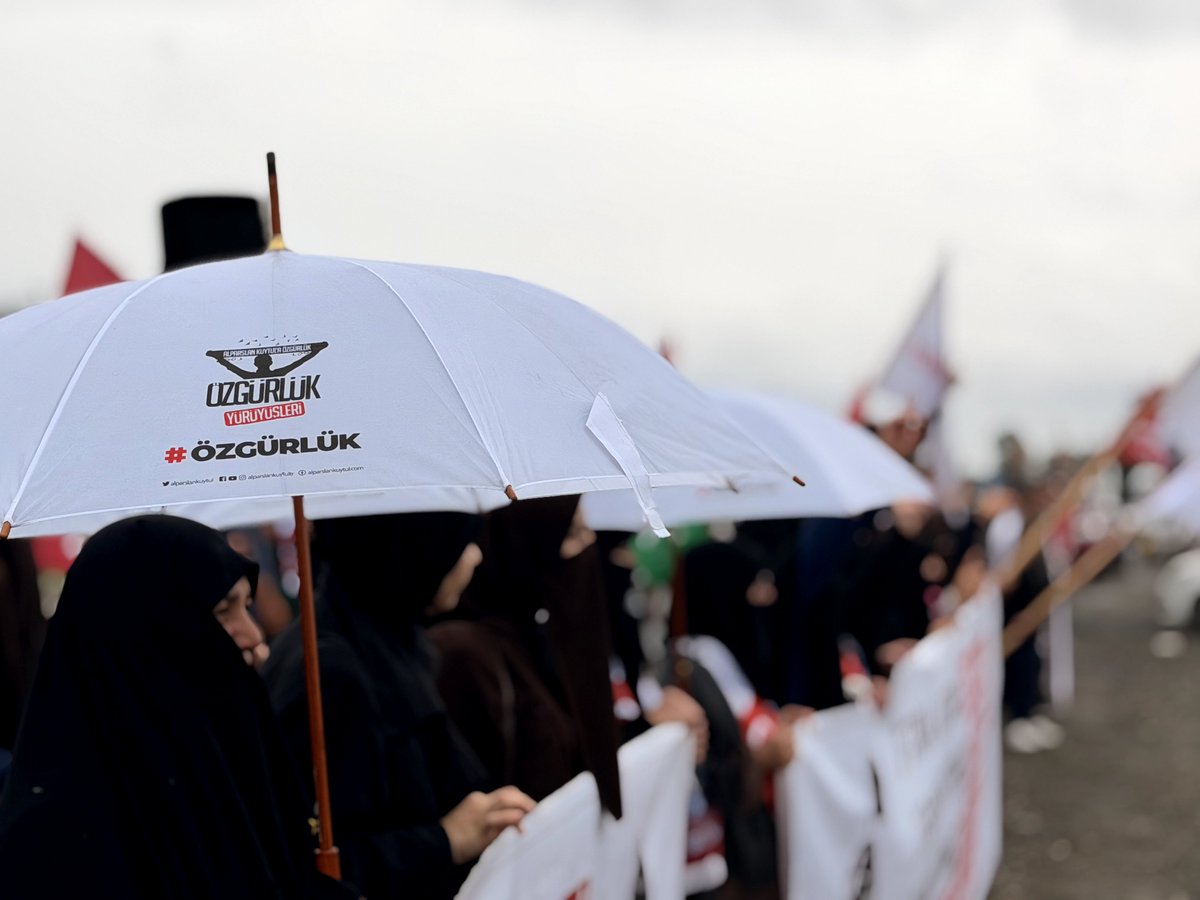 oncu_neslin_hcs's tweet photo. Alparslan Kuytul Hocaefendi'nin talebeleri ve sevenleri, Samsun Çarşamba’ya sürgün edilen eşi Semra Kuytul Hocahanım'ın açık görüş gününde çocuklarını yalnız bırakmadı.

#YargıEliyleZulüm
#SemraKuytulaOzgürlük
#FurkanaSistematikZulüm https://t.co/FwgbYnQIem