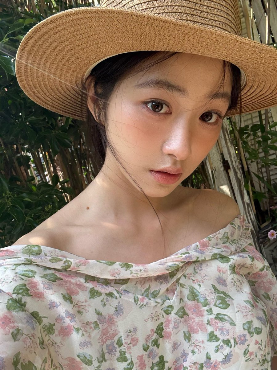 C3abr's tweet photo. 개존예 셀카 야르릉.. https://t.co/TDNzae6Qb8