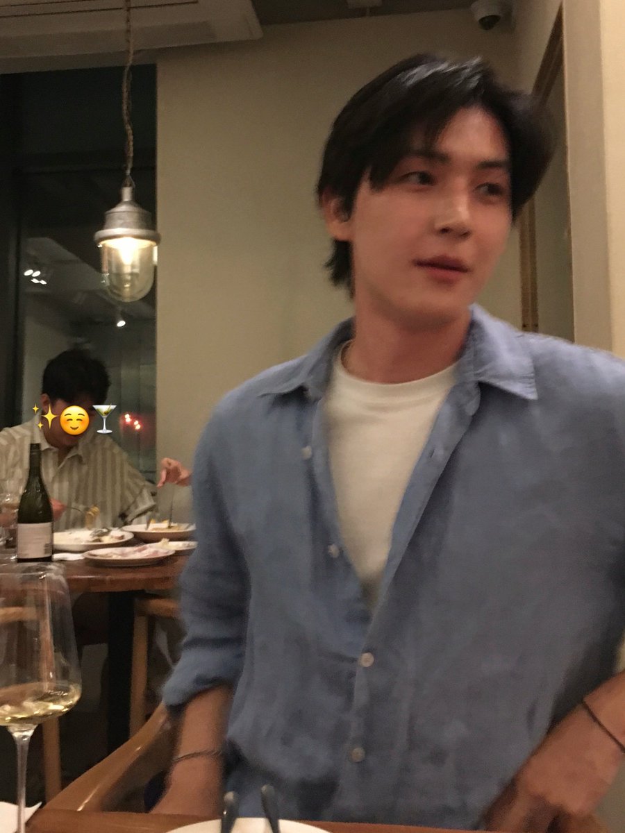 God_d_damn's tweet photo. 와인은 달달한 화이트(모스카토)보다 레드가 더 좋다던 앙큼상큼됴냥이 https://t.co/tzdKdcOZv6
