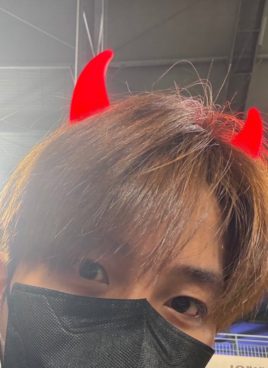 ATEEZITALY_'s tweet photo. LIVE JONGHO | 260925

Jongho ha raccontato di aver conosciuto il calciatore Oh Hyeon-gyu durante il festival degli ATEEZ in Turchia 🇹🇷 
Hyeongyu era andato a vedere la loro esibizione e, dopo il concerto, hanno mangiato insieme iniziando a diventare amici.😭

+ https://t.co/M0v1VFgOHf