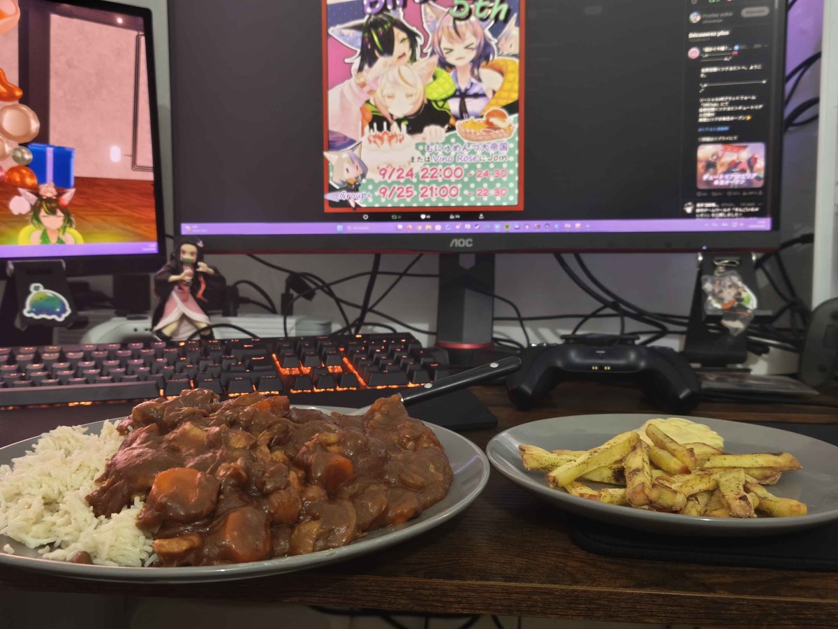 Tsunaka_Scarlet's tweet photo. 今日はミュリシアの誕生日に、カレーとフライドポテト https://t.co/SrWtbeAsLg