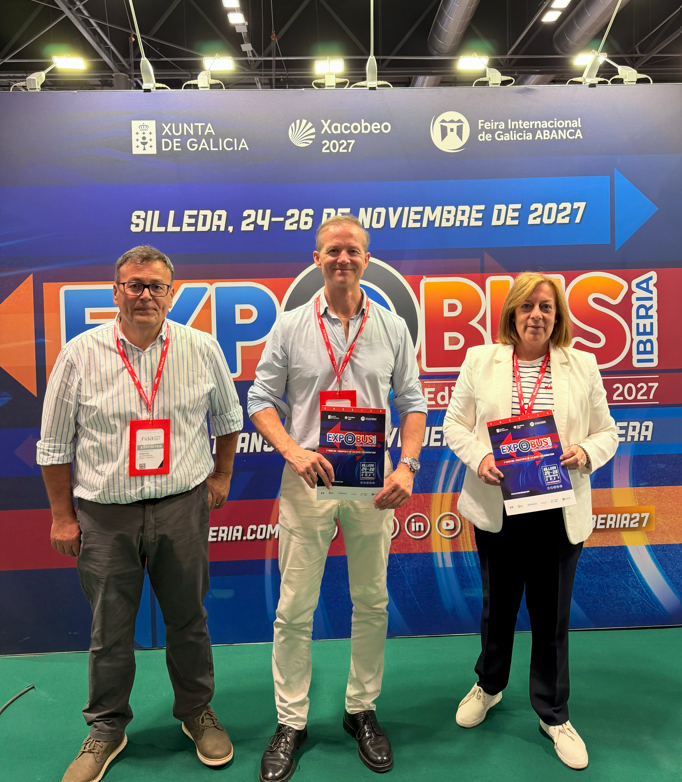Expobus_Iberia's tweet photo. 📍Expobus Iberia hizo escala en @FeriaFIAA para promocionar su próxima edición, que será del 24 al 26 de noviembre de 2027.
---
📍Expobus Iberia fixo escala en @FeriaFIAA para promocionar a súa próxima edición, que será do 24 ao 26 de novembro de 2027.

#autobuses #autocares https://t.co/4UO1BjDm8E