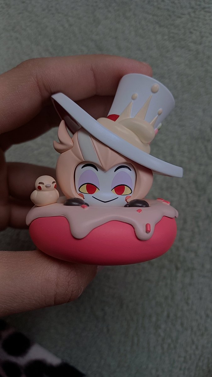 lime_ska's tweet photo. Un case anyone wanted to see how the lucifer donuts look like https://t.co/YqZEK6Ajje