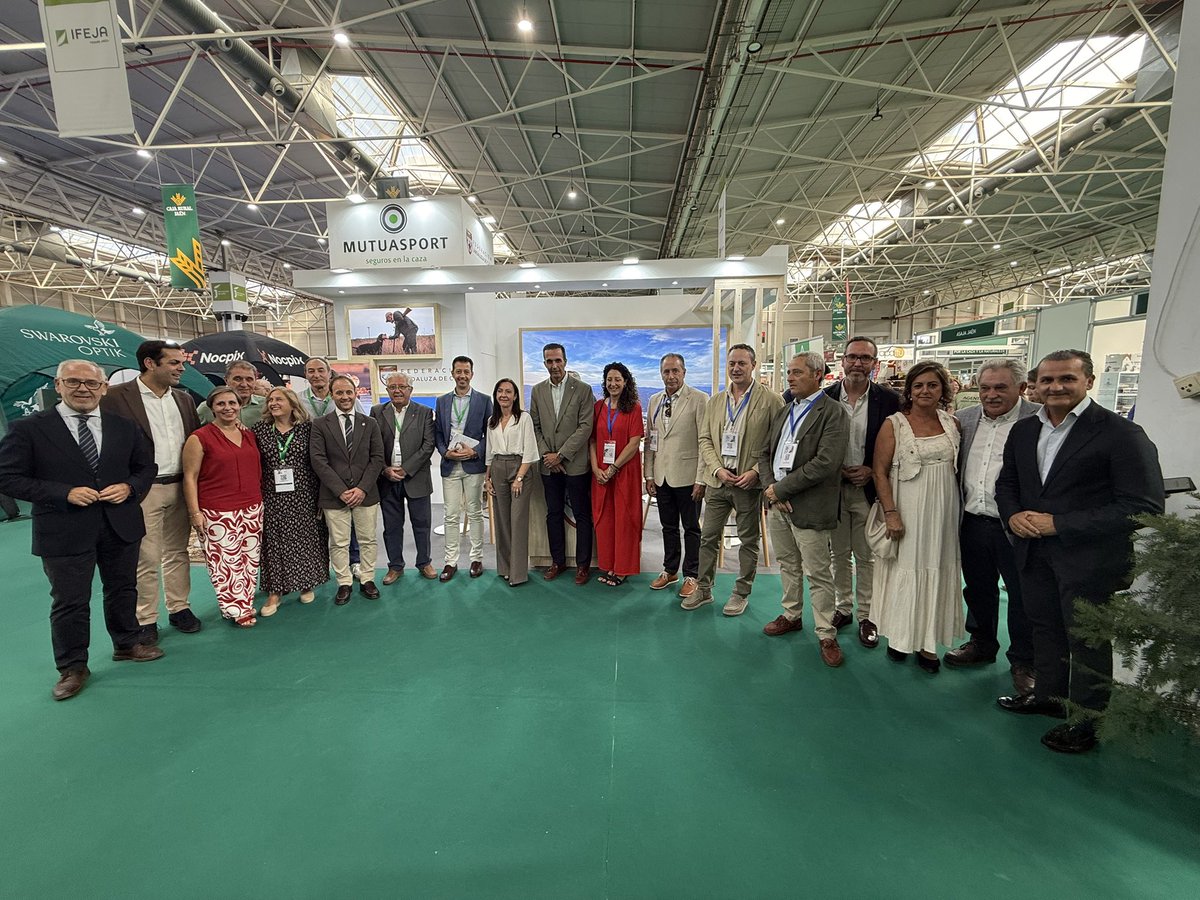 andaluciacaza's tweet photo. 🟢Hoy participamos en la inauguración de la XVIII edición de la Feria de Caza y Pesca de Jaén, Ibercaza 2026, que se celebra del 25 al 27 de septiembre de 2026 en el recinto IFEJA (Palacio de Ferias y Congresos de Jaén) https://t.co/DBwrHhTEe8