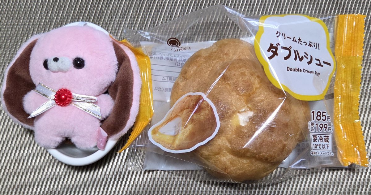 AS1GfK2hd079b3H's tweet photo. 家族がダブルシューを買ってきてくれたので食べた。
#SweetS https://t.co/40VldFkKSs