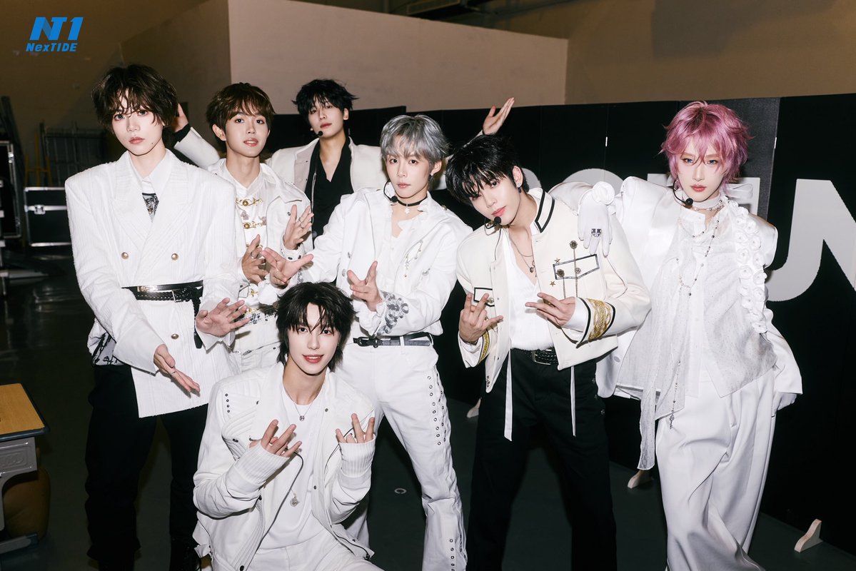 NexT1DEofficial's tweet photo. Captured at "Still Here" Live Tour · Hangzhou 
Happy Mid-Autumn Festival! 🎑
#NexT1DE #NexT1DE_StillHere #DORN #THIO #HUYETAO #SHEN #OMAR #XIONG #YAOZIHAO https://t.co/zTJjwDFItT