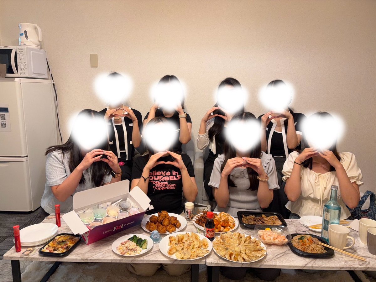 kyfWZcSPOi49231's tweet photo. 昨日はmayuちゃん主催のオフ会♡
皆それぞれ個性のある餃子も作れて何より美味しすぎた🥺
皆で餃子作りながらお話しできて楽しかった🥰
 #むーんず  #ぎょうざ製作委員会🥟 https://t.co/Hjx57SXVTb