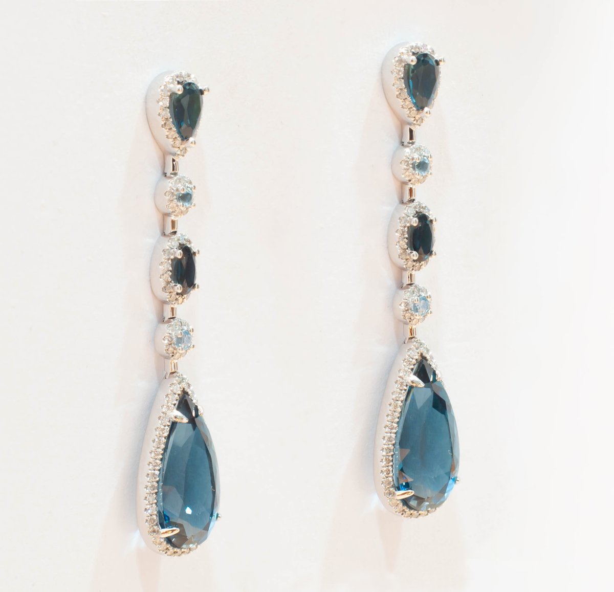 jordanjoyeros's tweet photo. Para mujeres elegantes.
#JordanJoyeros #diseñadores #joyería #fabricantes #gemólogos #pendientes #earring #topacioazul #topaciolondonblue #oroblanco #whitegold #diamante #diamonds #diseñamosparati #wedesignforyou
https://t.co/xoyTZvEGUP https://t.co/bNpYRfZ5yA
