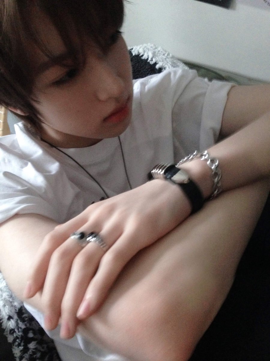 i4snsk's tweet photo. emo4emo snsk  🐰🖤🐷 https://t.co/y3eQPxBPUe