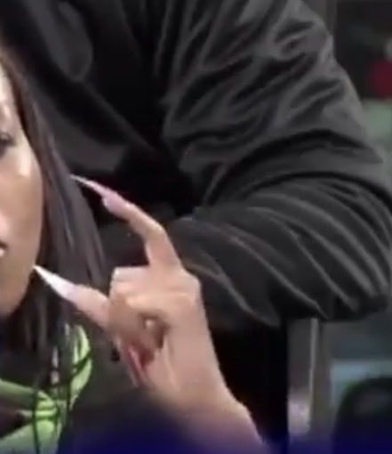 BokaniNcube5's tweet photo. @loginlivelife You can't reason with someone with such nails, the fact that this supposed to be a discussion but seemingly everyone else is waiting to hear what they want and strongly disagree with everything else shows their mission is not a solution Infact after foreigners it’s a tribal war. https://t.co/rbpcu4oPxc