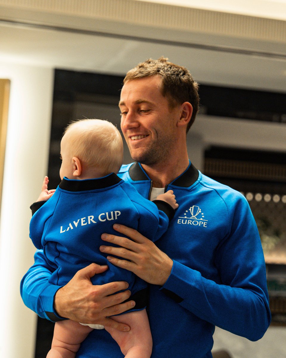 LaverCup's tweet photo. Casper’s good luck charm 🍀 

#LaverCup #TennisUnrivaled https://t.co/A92JFAFqda