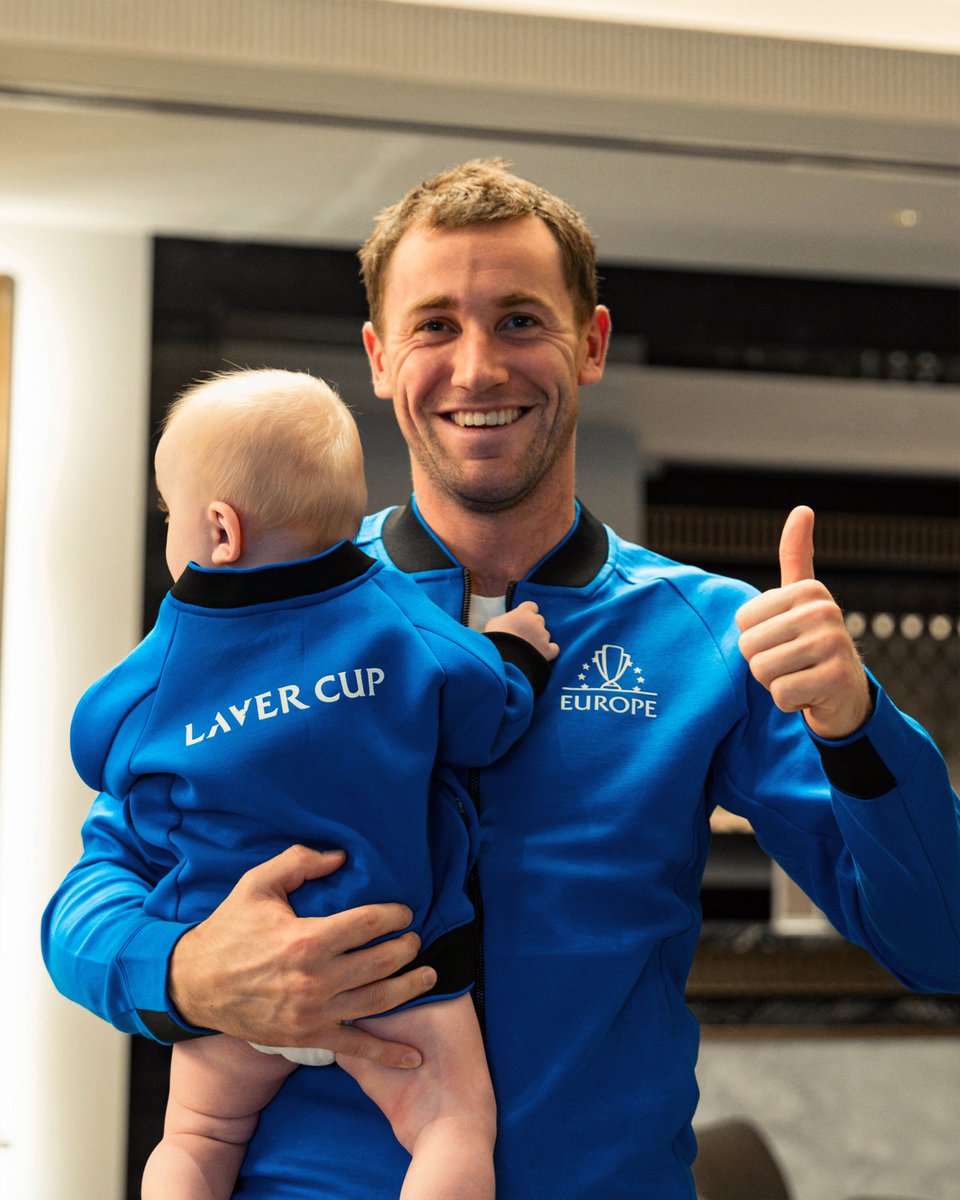 LaverCup's tweet photo. Casper’s good luck charm 🍀 

#LaverCup #TennisUnrivaled https://t.co/A92JFAFqda