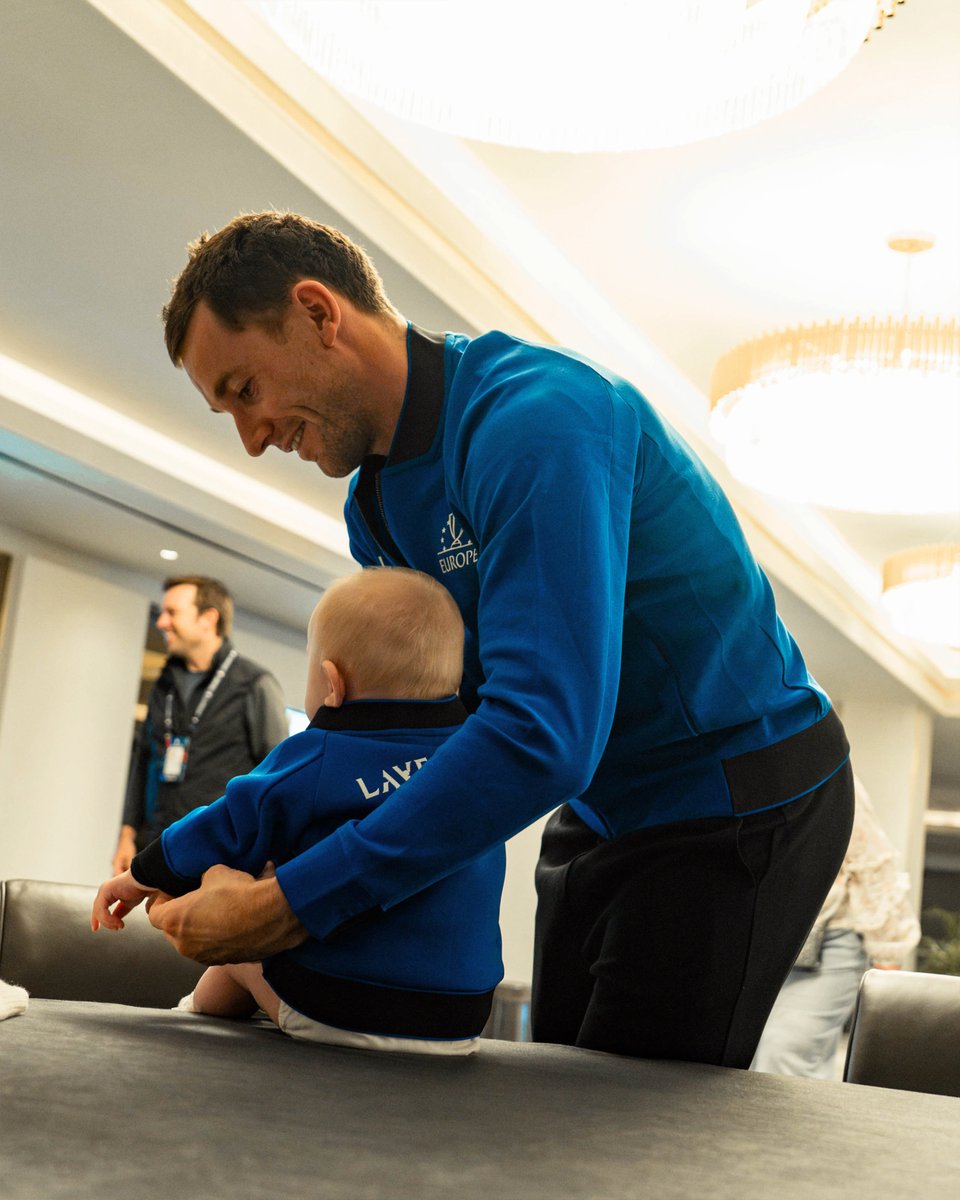 LaverCup's tweet photo. Casper’s good luck charm 🍀 

#LaverCup #TennisUnrivaled https://t.co/A92JFAFqda