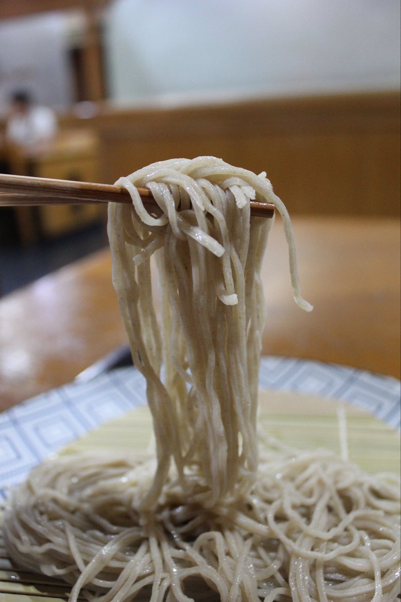 sobaisshinbkk's tweet photo. ゆったりくつろげる「畳のお座敷」で、
本格的なお蕎麦はいかがですか？🥢✨

和の空間は…ご家族やご友人との
特別なお食事にぴったりです☺️

バンコクでも風味豊かな自家製蕎麦✨
こだわりの一杯をぜひご堪能ください🌸  

#蕎麦割烹一芯 #バンコク https://t.co/1T5drkvc1c