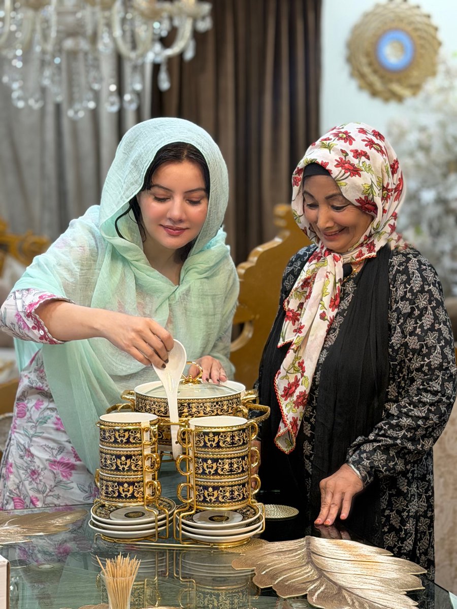 Rabipirzada's tweet photo. اپنی شاپنگ  کی خوشی سے بڑھ کر، امی کو اپنی پ��ند کی چیزیں دکھانے کی خوشی ہے۔ 
امی خوش تو دل خوش۔ 

#AmiKiKhushi #MothersLove #Ammi #MotherLove #FamilyLove #MyMother #Blessed #MomAndDaughter #LoveYouAmmi https://t.co/YB7ymDHIN5