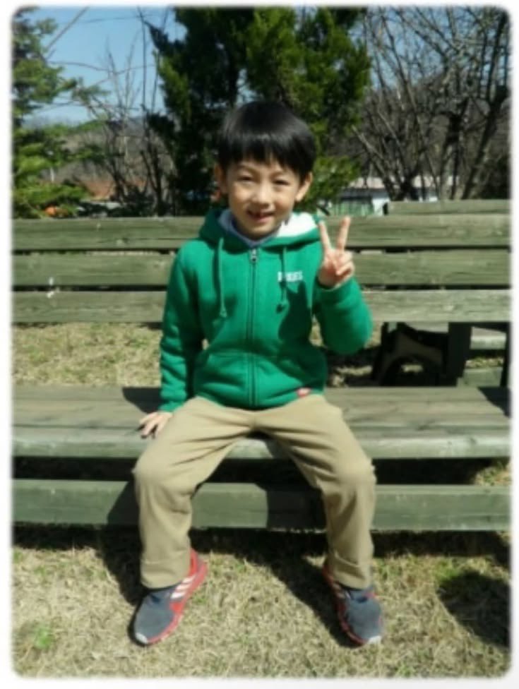eomhansh's tweet photo. 꿈내리 엄성현 어린이 브-이✌️ 색깔별로 모아봄 https://t.co/uzIOU1XsqV