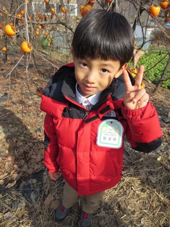 eomhansh's tweet photo. 꿈내리 엄성현 어린이 브-이✌️ 색깔별로 모아봄 https://t.co/uzIOU1XsqV