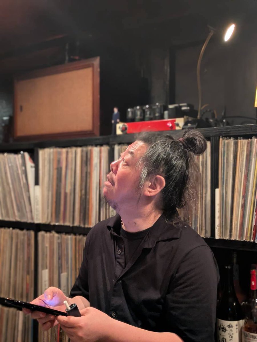 barfujiyama2024's tweet photo. バーフジヤマです

昼間は知らんが
夜行性のオレからすると
なんて過ごしやすい湿度なんだ
この湿度キープでお願いしたい

本日は20時から4時半（最終入店3時）までの営業になります

#バーフジヤマ #レコードバー #レコード #バー #阿佐ヶ谷 https://t.co/GvpZTxsSo6