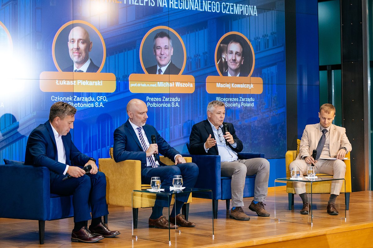 CFAPoland's tweet photo. Za nami #GPWInnovationDay.

Maciej Kowalczyk poprowadził panel o tym, czy Polska ma kapitał i technologie potrzebne do budowania regionalnych czempionów.

Potencjał mamy https://t.co/uhVLZPLmaZ. w półprzewodnikach, biotechnologii i technologiach kosmicznych.

#MamWpływ #dziękiCFA https://t.co/pxnb7tlyQQ