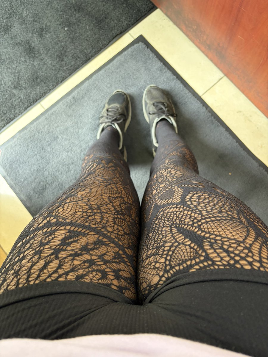LittlestEnby's tweet photo. I need new shoes but at least my #thighs look great in these #fishnets https://t.co/sEA3IOAtPA