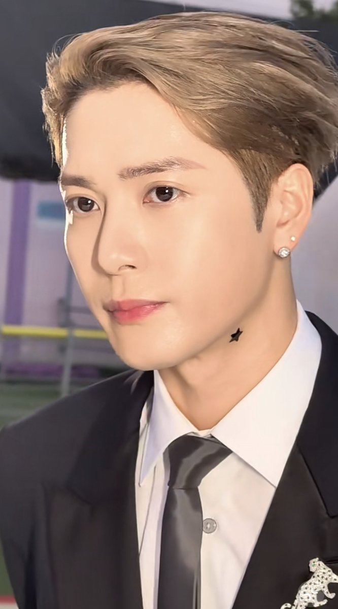 FairFairJswg94's tweet photo. แสงออร่าความหล่อแจ็คสันสุดมาก แจ็คสันหล่อมากกกกกกกกกกกก หนูจะตุยอ่ะค่ะคุณพี่🫠🫠🫠😭😭 #Jacksonwang https://t.co/swmb6Z6X96