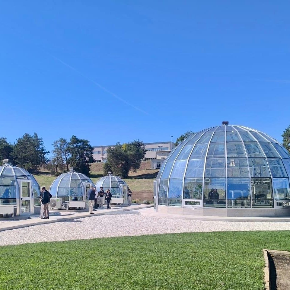 AvvPalombi's tweet photo. La ricerca d’eccellenza è un investimento per costruire il futuro.
Inaugurata a Montelibretti la piattaforma sperimentale Phytodomes, finanziata MUR-NBFC e realizzata da IRET-CNR.
Ricerca e innovazione per affrontare sfide concrete: cambiamento climatico e tutela dell’ambiente. https://t.co/22KONevVFS