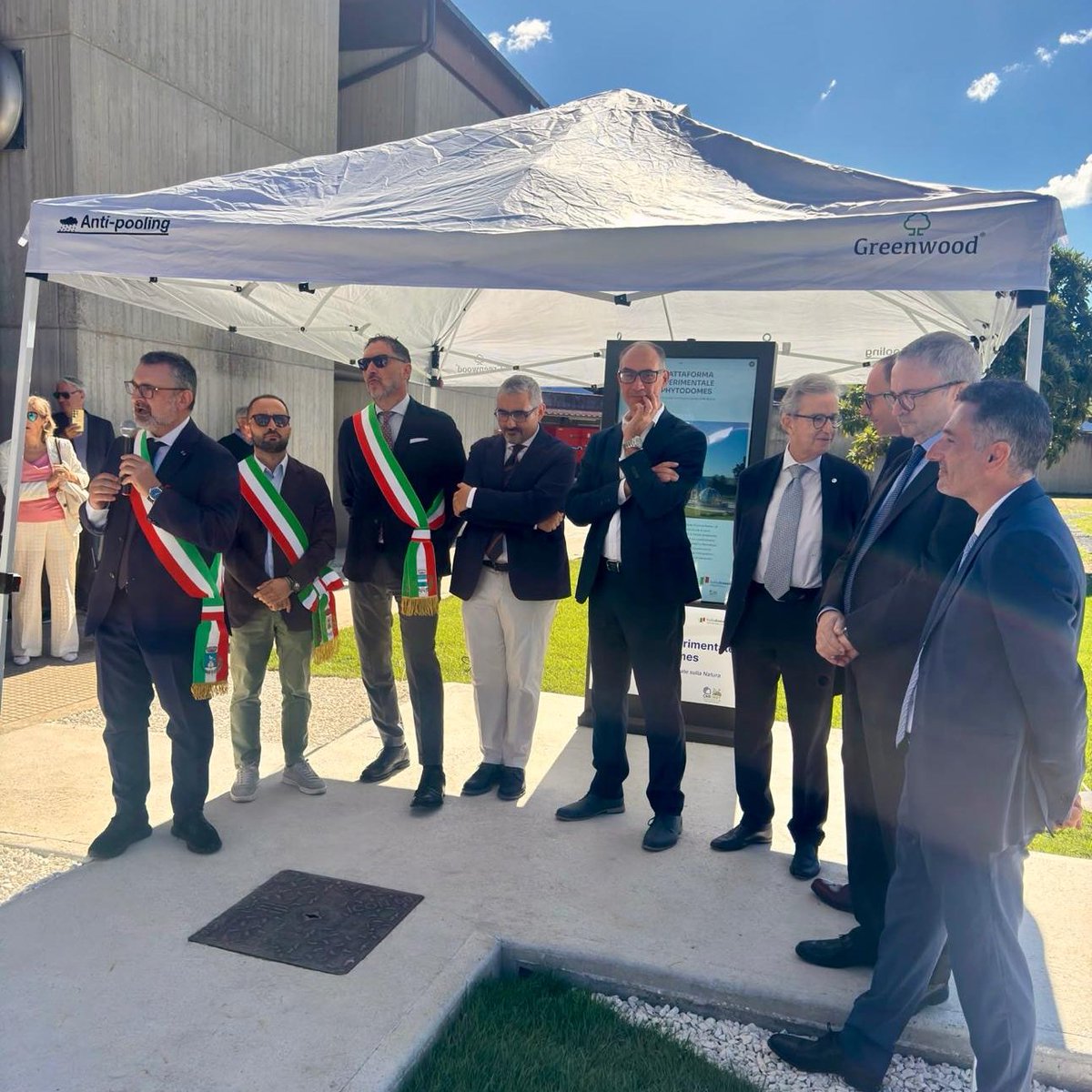 AvvPalombi's tweet photo. La ricerca d’eccellenza è un investimento per costruire il futuro.
Inaugurata a Montelibretti la piattaforma sperimentale Phytodomes, finanziata MUR-NBFC e realizzata da IRET-CNR.
Ricerca e innovazione per affrontare sfide concrete: cambiamento climatico e tutela dell’ambiente. https://t.co/22KONevVFS