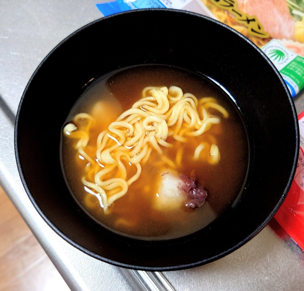 genkai_ikatako's tweet photo. おはぎらあめんへの道

①塩ラーメン
一番ダメかと思っていたものだったが案外いけた。
②醤油ラーメン
初手みたらしのような味がしたが、あんこの溶けたスープが少し生臭い。
③味噌ラーメン
不味くは無いがあんこの味があまりせずよく分からない。
④豚骨ラーメン
地獄。

次回：塩と味噌をせめる。 https://t.co/CEHOUmIdfU