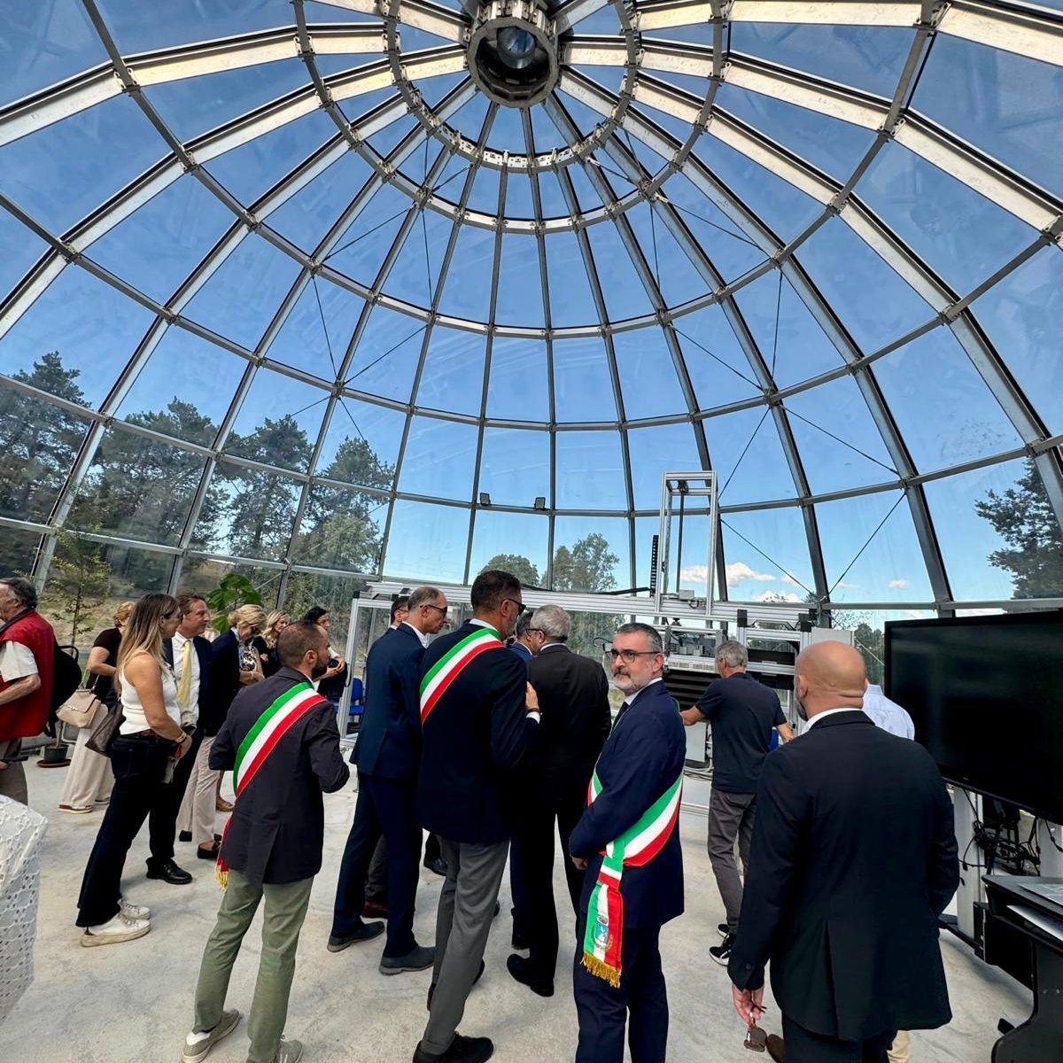 AvvPalombi's tweet photo. La ricerca d’eccellenza è un investimento per costruire il futuro.
Inaugurata a Montelibretti la piattaforma sperimentale Phytodomes, finanziata MUR-NBFC e realizzata da IRET-CNR.
Ricerca e innovazione per affrontare sfide concrete: cambiamento climatico e tutela dell’ambiente. https://t.co/22KONevVFS