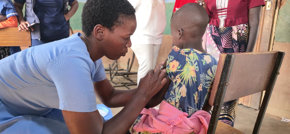 WHOMalawi's tweet photo. From #outbreak to #protection.

In Zomba &amp; Mulanje, #measles outbreaks have changed minds. Parents who once hesitated are now actively seeking #vaccination.

When communities experience the risk, prevention becomes personal. #MeaslesVaccine #Malawi https://t.co/Sm917Zmx9T