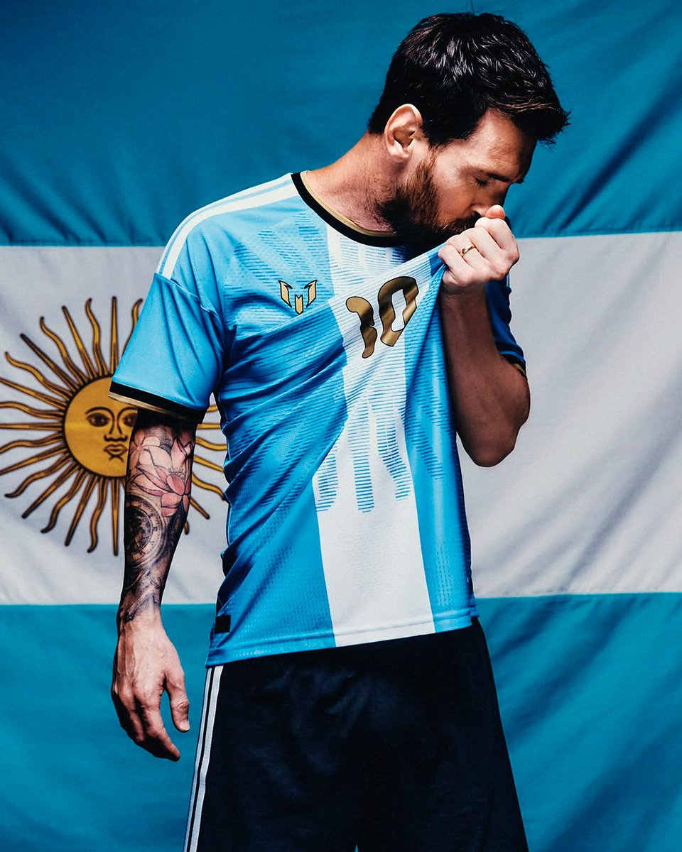 TyCSports's tweet photo. La camiseta que usará Lionel Messi el próximo 6 de octubre en su despedida de la Selección Argentina. 🇦🇷 https://t.co/KdR94M7mYT