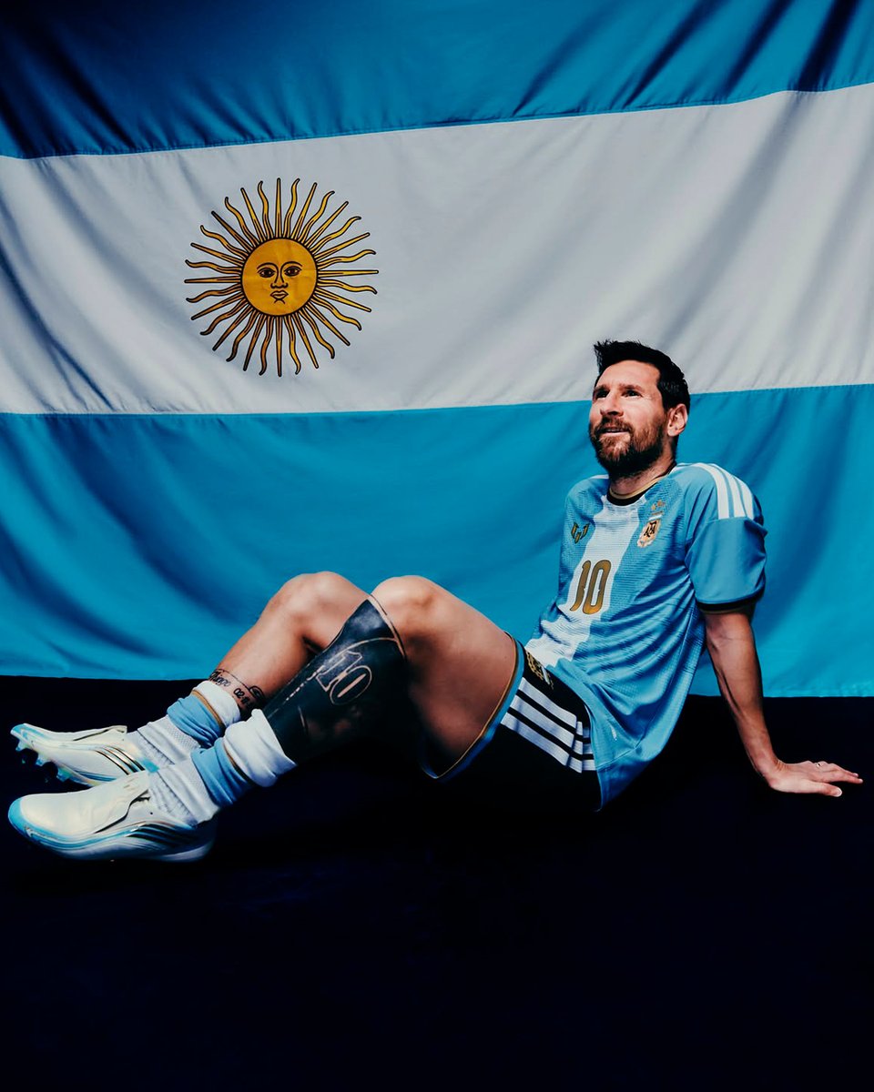 TyCSports's tweet photo. La camiseta que usará Lionel Messi el próximo 6 de octubre en su despedida de la Selección Argentina. 🇦🇷 https://t.co/KdR94M7mYT