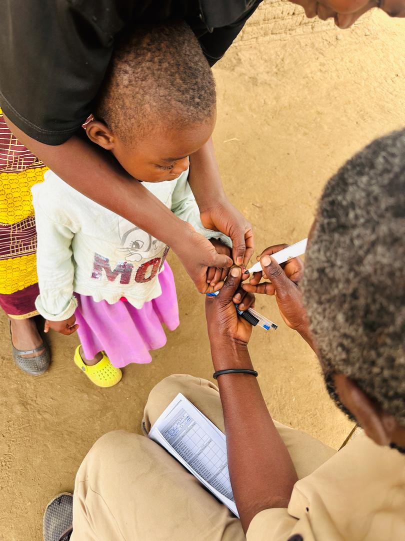 WHOMalawi's tweet photo. From #outbreak to #protection.

In Zomba &amp; Mulanje, #measles outbreaks have changed minds. Parents who once hesitated are now actively seeking #vaccination.

When communities experience the risk, prevention becomes personal. #MeaslesVaccine #Malawi https://t.co/Sm917Zmx9T