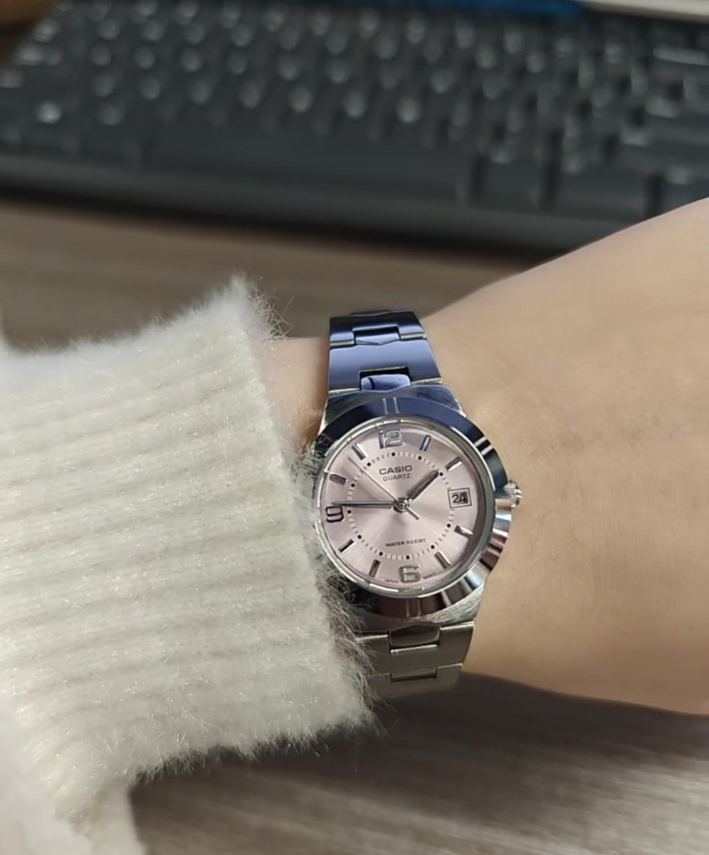 prettyfindss's tweet photo. Ooh Pantesan jam tangan casio bnyk peminatnya. ternyata emng ASLIII INI 
CANTIK BNGTT &amp; CLASSY. Apalagi yg warna pink 💖 BIKIN NAKSIR PARAH 💓 https://t.co/Dj8qNb2WVV