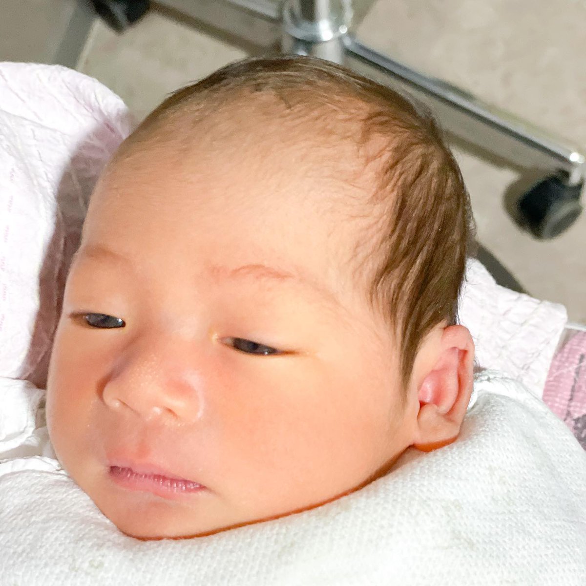 LaciWhittynt's tweet photo. 2022년 5월 5일 어린이날에 태어난 쌍둥이 형제. 36주 3일에 태어나 32일째 세상과 싸우는 아이들. 함께 견뎌준 아��와 아들들이 고맙고 감사하다. 앞으로 더 행복하게 살아가자. https://t.co/5m2l5BDxxE