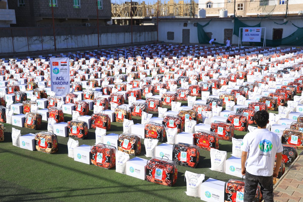 NasSocial_ar's tweet photo. Yemen’de 500 Gıda Kolisi ve 500 Battaniye Dağıtımı

Umuda Koşanlar Derneği desteğiyle Yemen’in Marib ve Hadramut bölgelerinde 500 gıda kolisi ve 500 battaniye dağıtıldı. Projeyle ihtiyaç sahibi ailelerin temel ihtiyaçlarının karşılanmasına katkı sağlandı. 
#Yemen #UmudaKoşanlar https://t.co/W1A0Qrj8cB