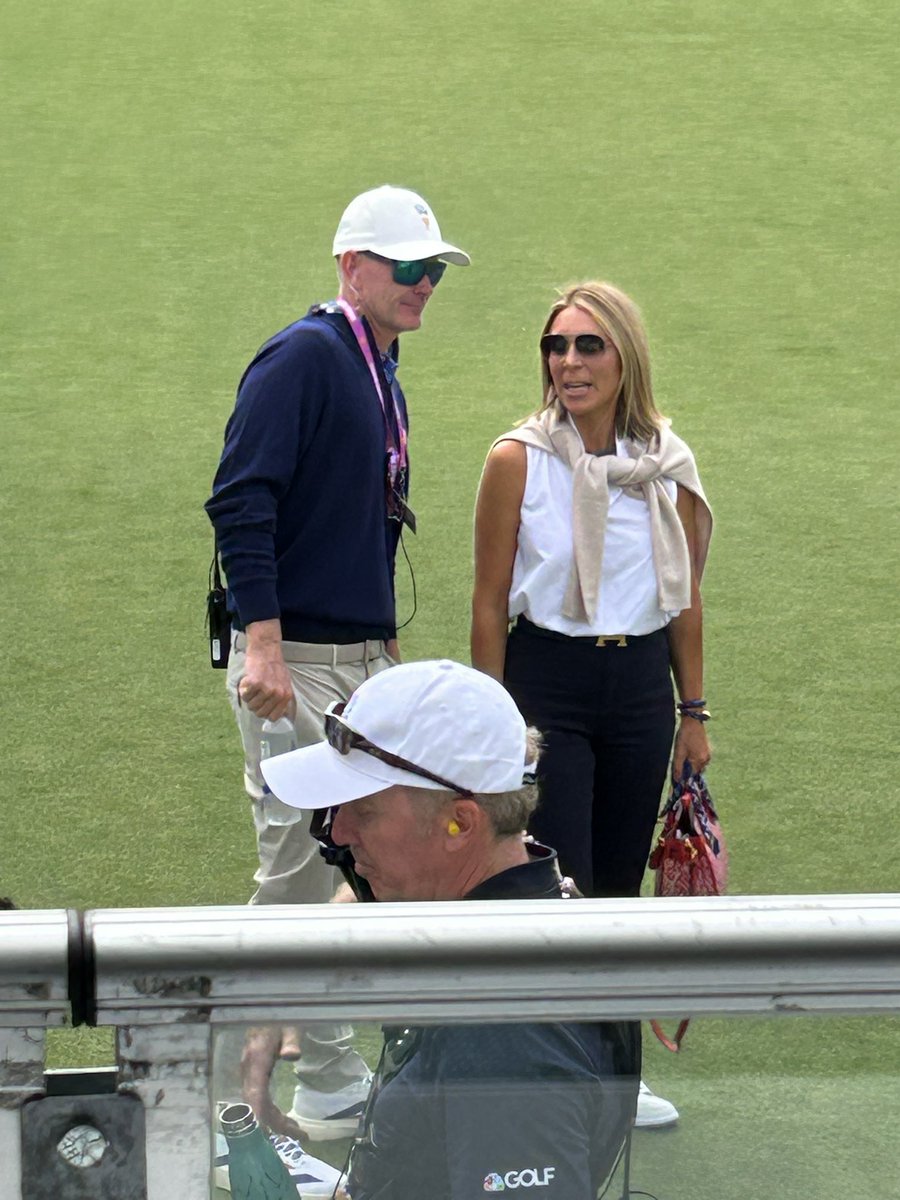 PLCCGCS's tweet photo. Amazing few days @MedinahCC for the 2026 @PresidentsCup. Meeting with our friends from @PGATour @PGA and @GCSAA OTM winner Nick Price (‘11). Joining @GCSAACEO @SteveHammon supporting Ben McGargill, CGCS and his staff/vols. Watching Team USA led by TN’s own @BrandtSnedeker. Go 🇺🇸 https://t.co/s3gtQeGLK0