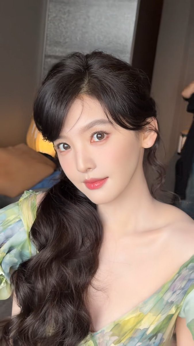 rruonans's tweet photo. FAIRY??? DOLL??? PRINCESS??? https://t.co/qiXO6OmC24
