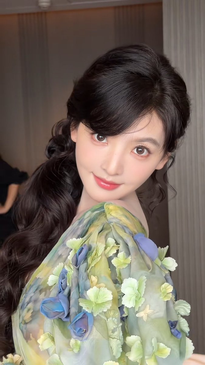 rruonans's tweet photo. FAIRY??? DOLL??? PRINCESS??? https://t.co/qiXO6OmC24