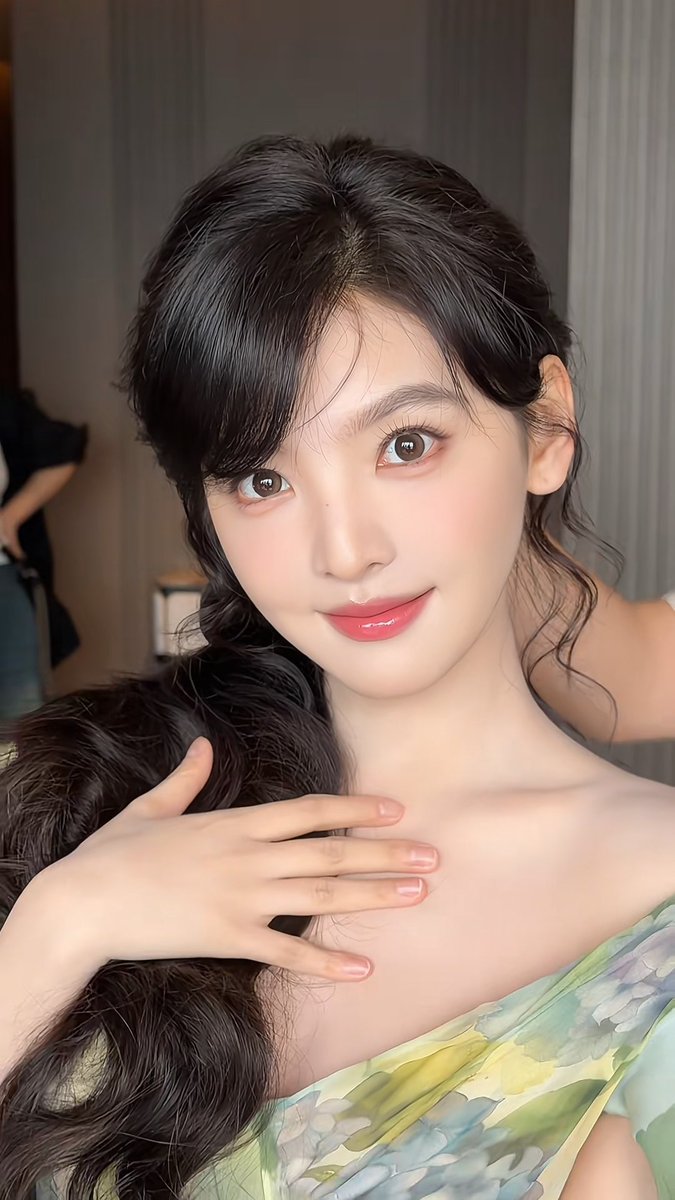 rruonans's tweet photo. FAIRY??? DOLL??? PRINCESS??? https://t.co/qiXO6OmC24